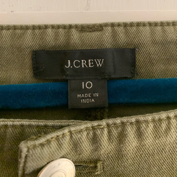 Green wide leg cropped khaki pants. Woman’s size 10. - Picture 3 of 5